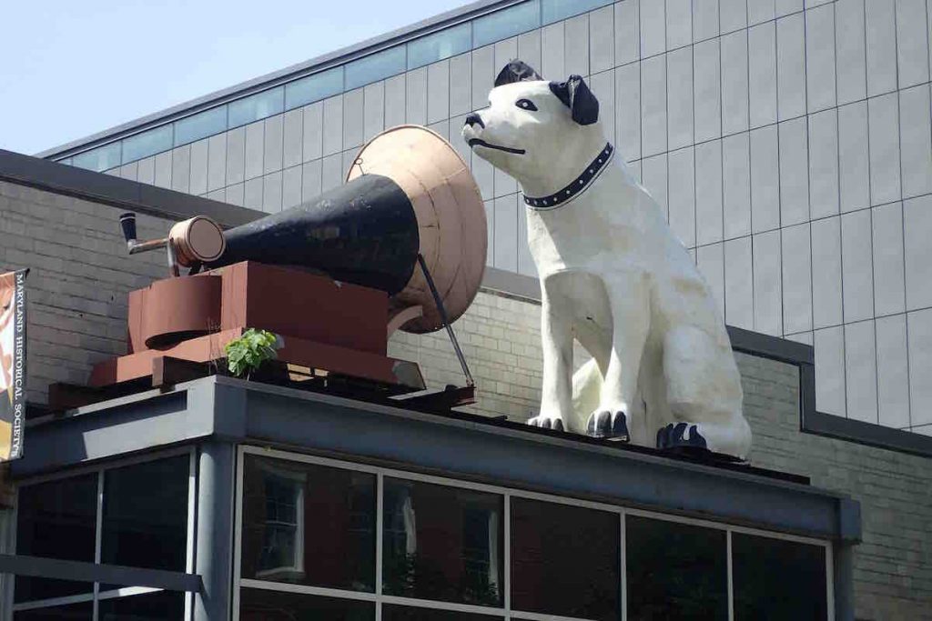 Sculpture of the old RCA dog listening to a phonograph horn