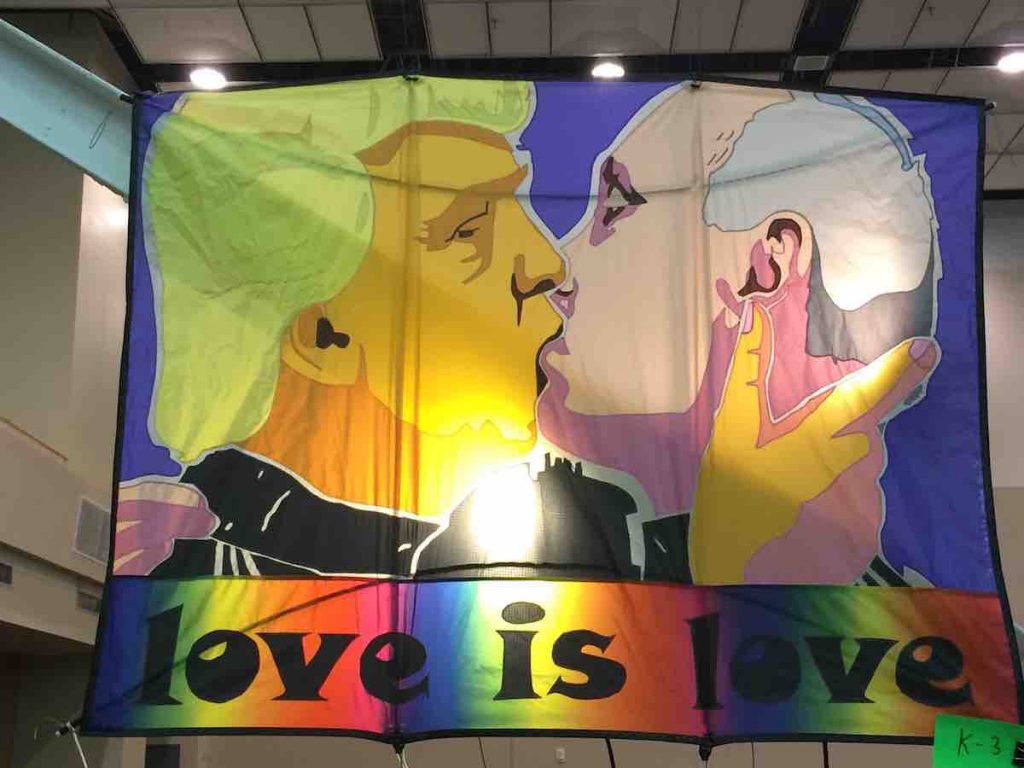 Kite showing Trump and Putin kissing